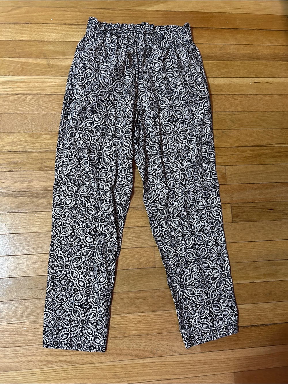 Ann Taylor Black and White Floral-Print Elastic Waist Pants
